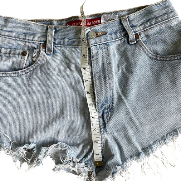 Vintage Levi’s Classic Relaxed 550 Cutoff Raw Edge Distressed Jean Shorts - Picture 10 of 16